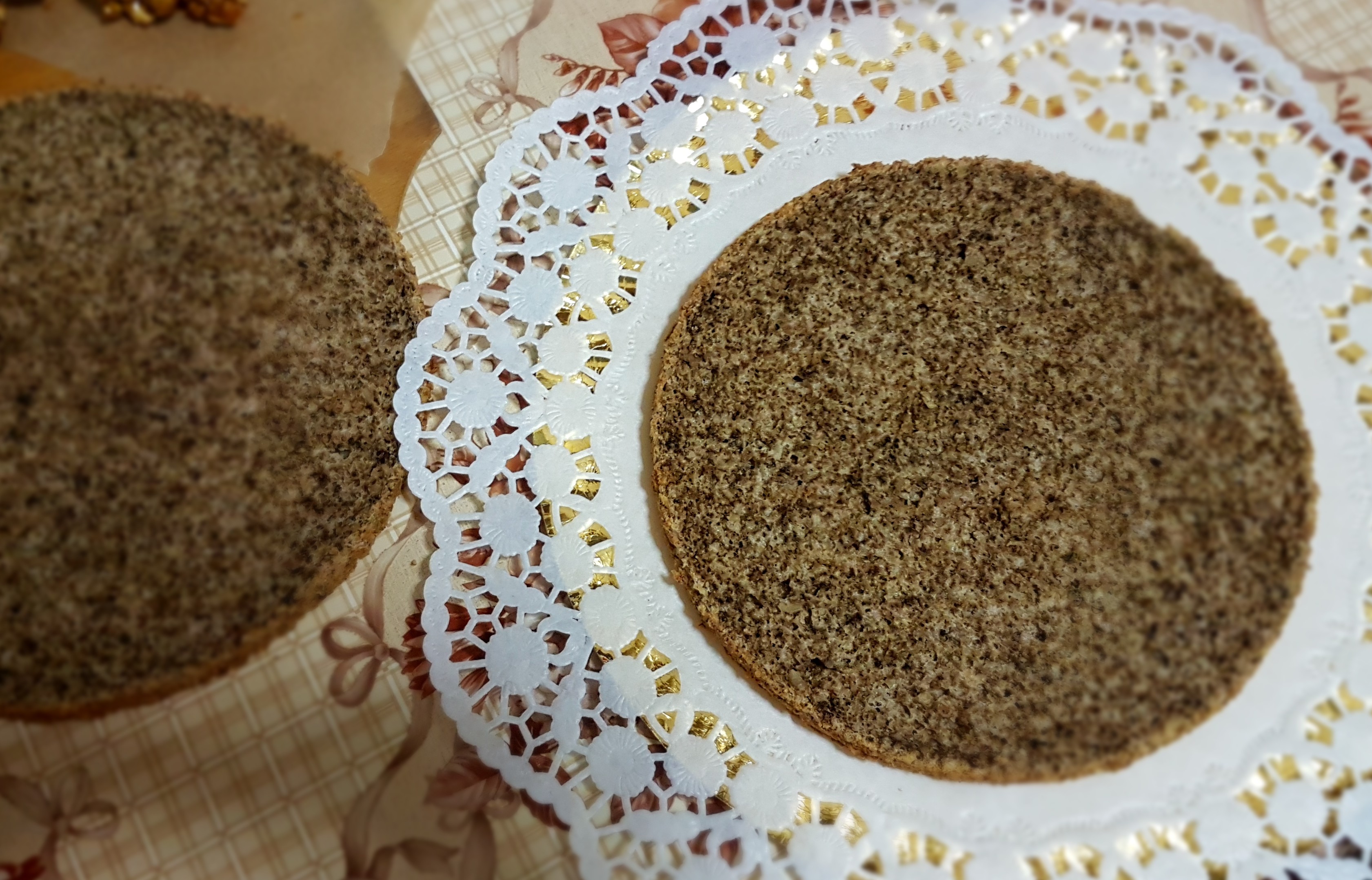 Desert tort cu blat de nuca si crema de vanilie cu mascarpone