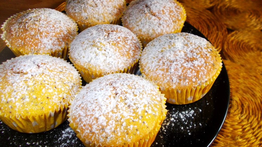 Desert briose cu lamaie, mac si ricotta