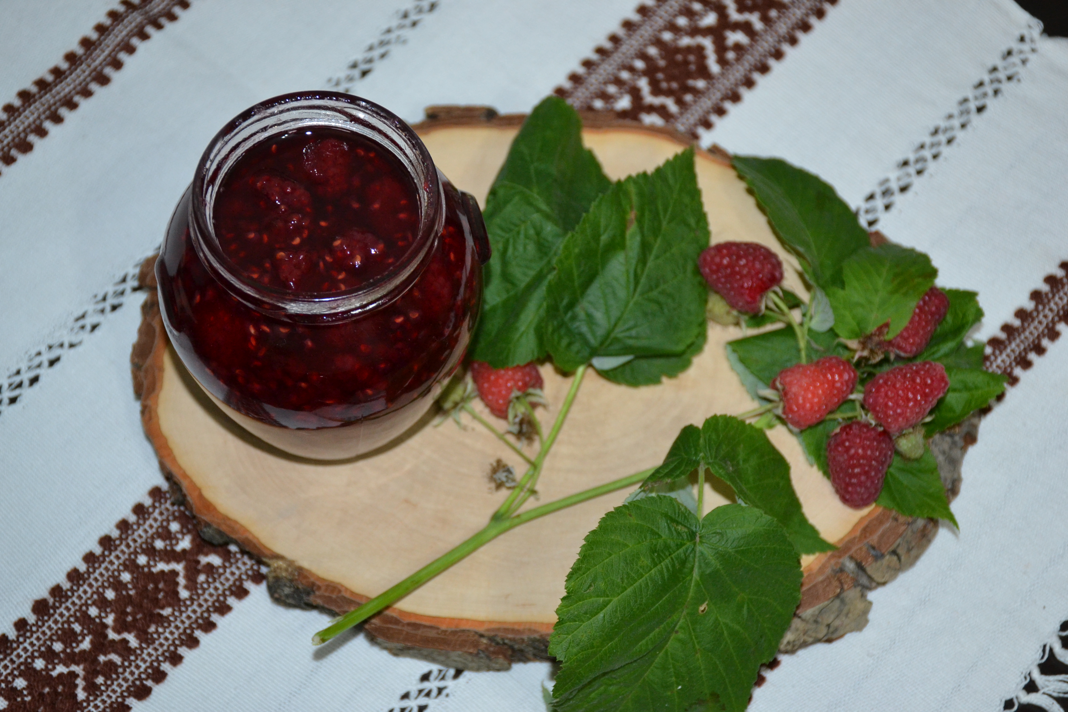 Desert dulceață de zmeură întreagă