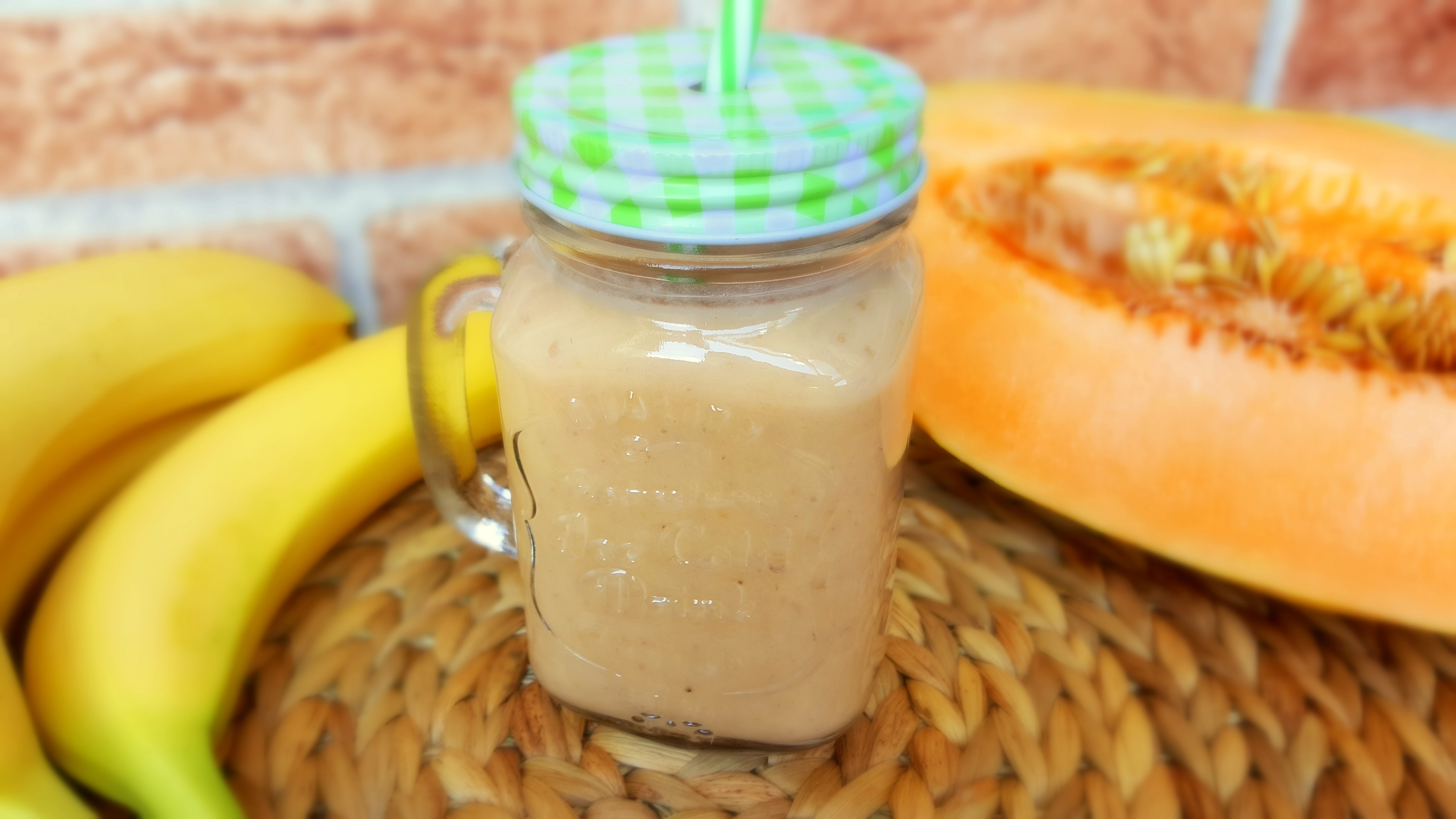 Smoothie cu banane si pepene galben