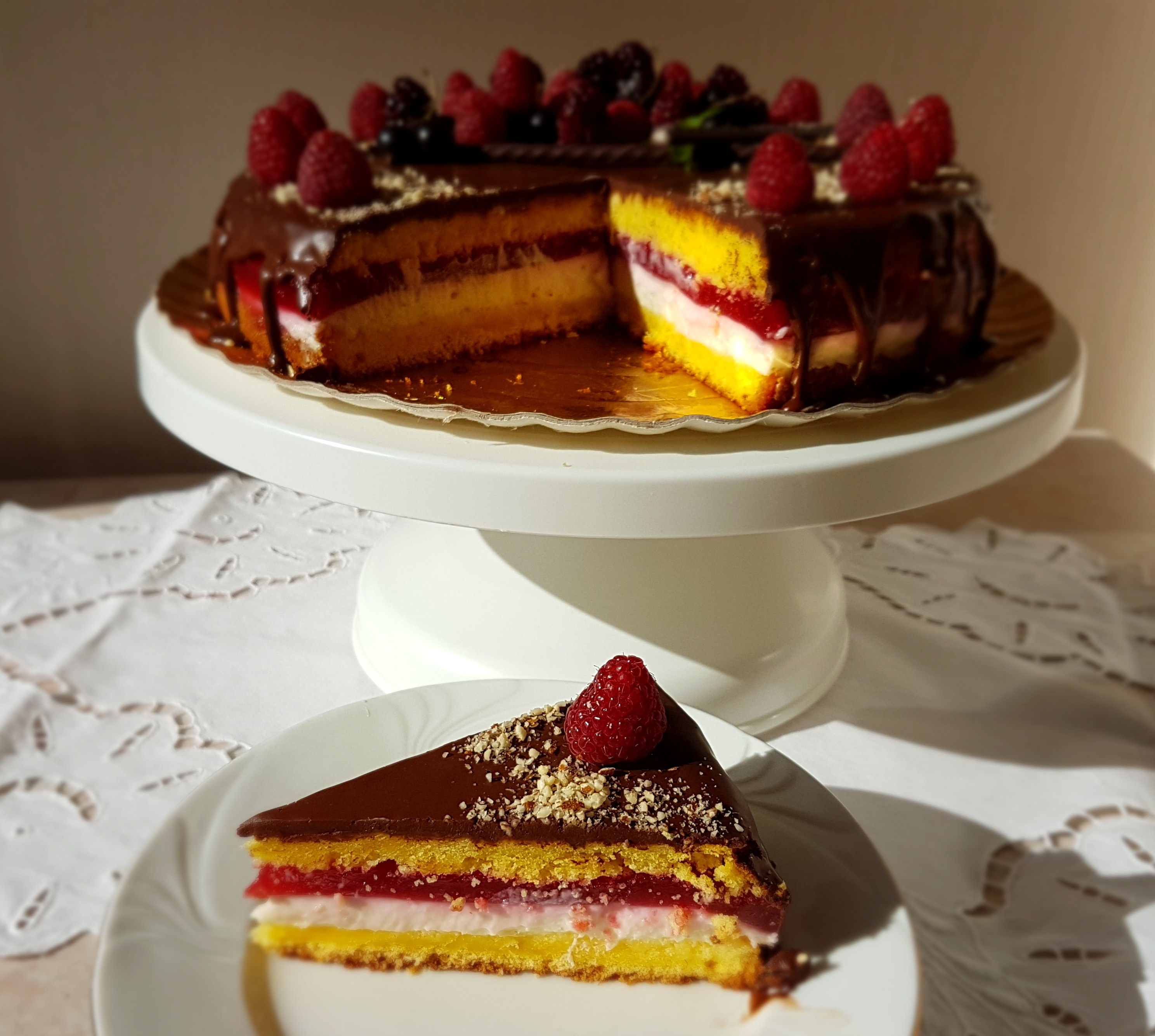 Desert tort cu jeleu de zmeura si crema mascarpone