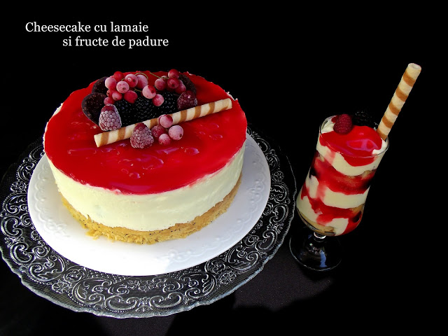 Cheesecake cu lamaie si fructe de padure