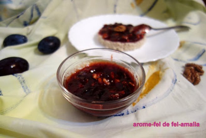 Dulceata bunicii (de prune cu nuci )