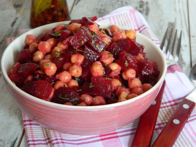 Salata de naut cu sfecla coapta