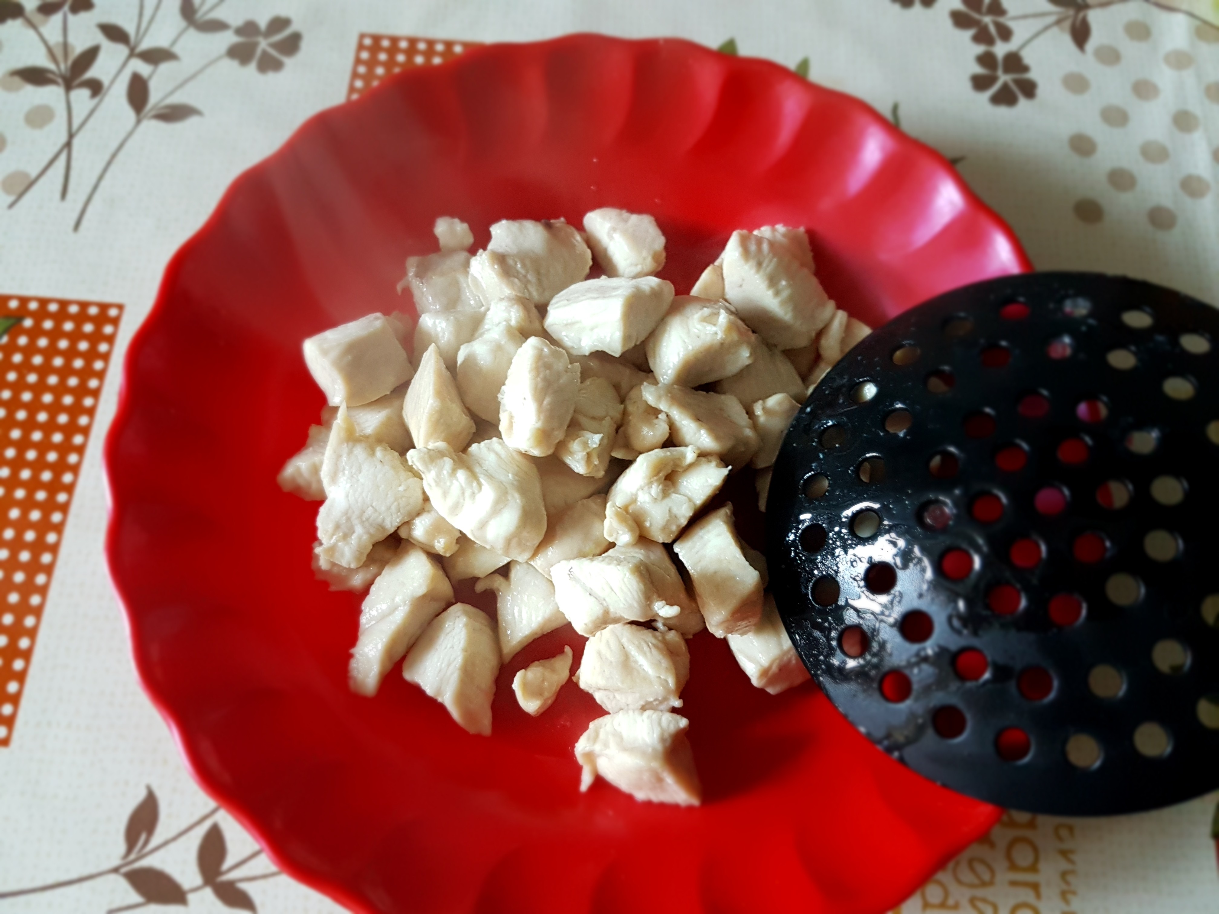 Fusilli cu pui, legume si branza de burduf, in lapte