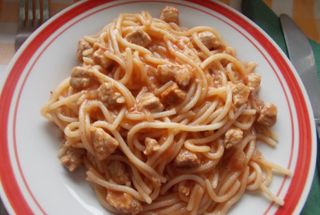 Reteta de spaghete cu carne de porc si sos tomat