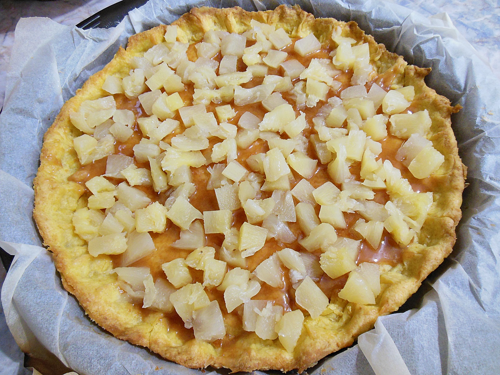 Desert tarta cu caramel, ananas si crema de vanilie