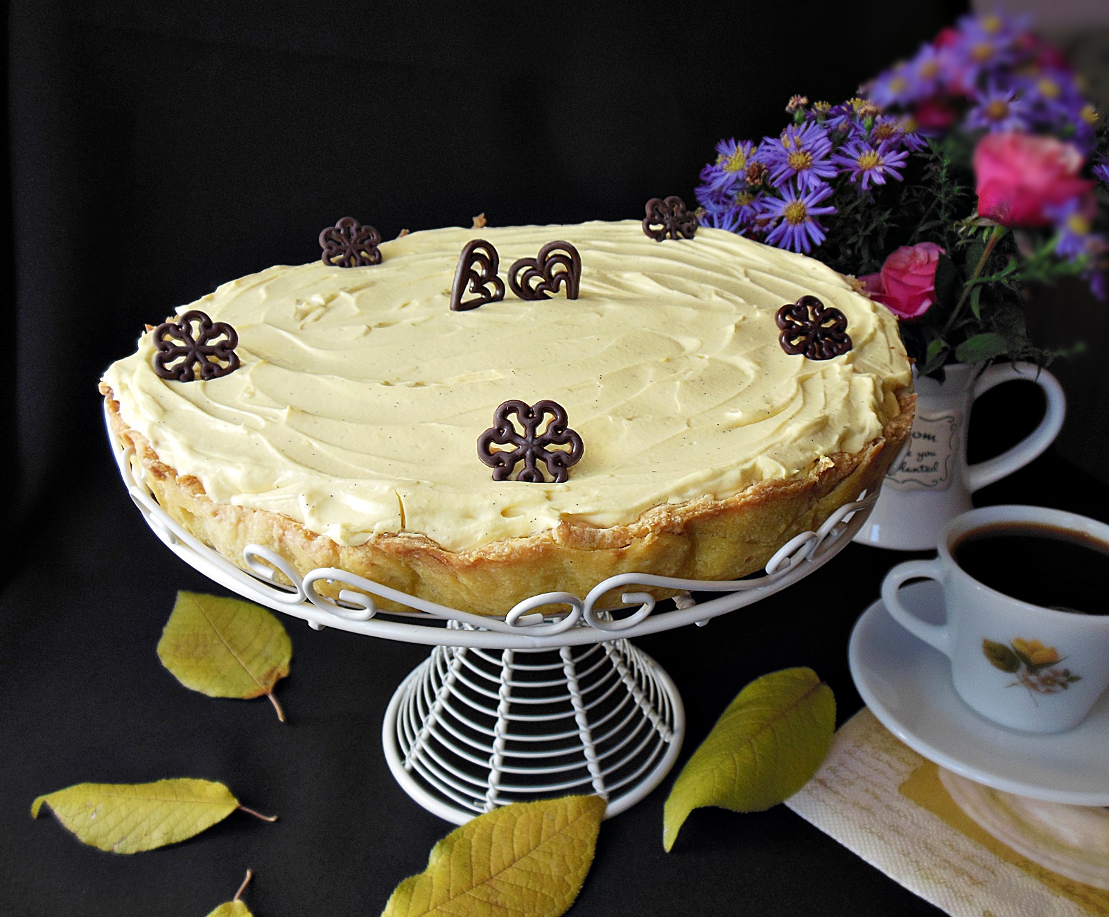 Desert tarta cu caramel, ananas si crema de vanilie