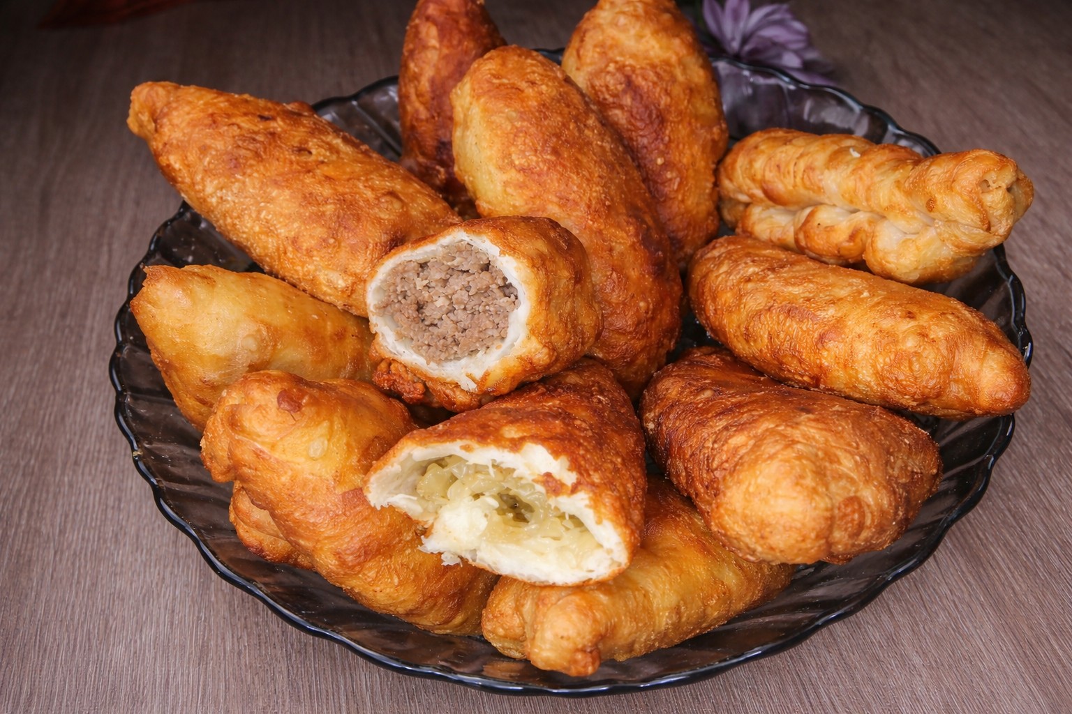 Placinte cu varza si carne tocata