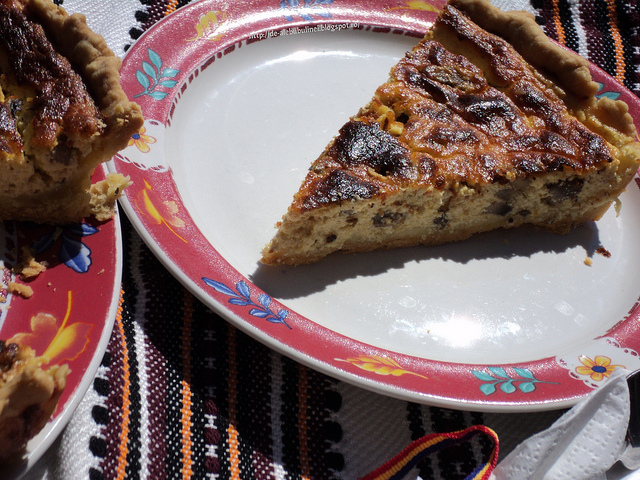 Aperitiv tarta cu branza si ciuperci