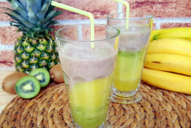 Smoothie cu ananas, kiwi si banane