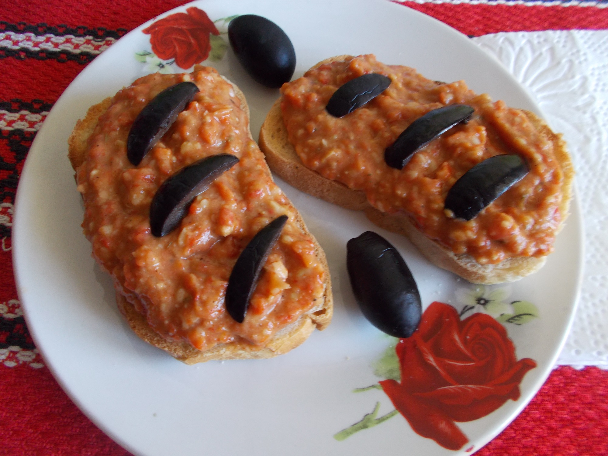 Pasta de ardei kapia copti si fasole boabe