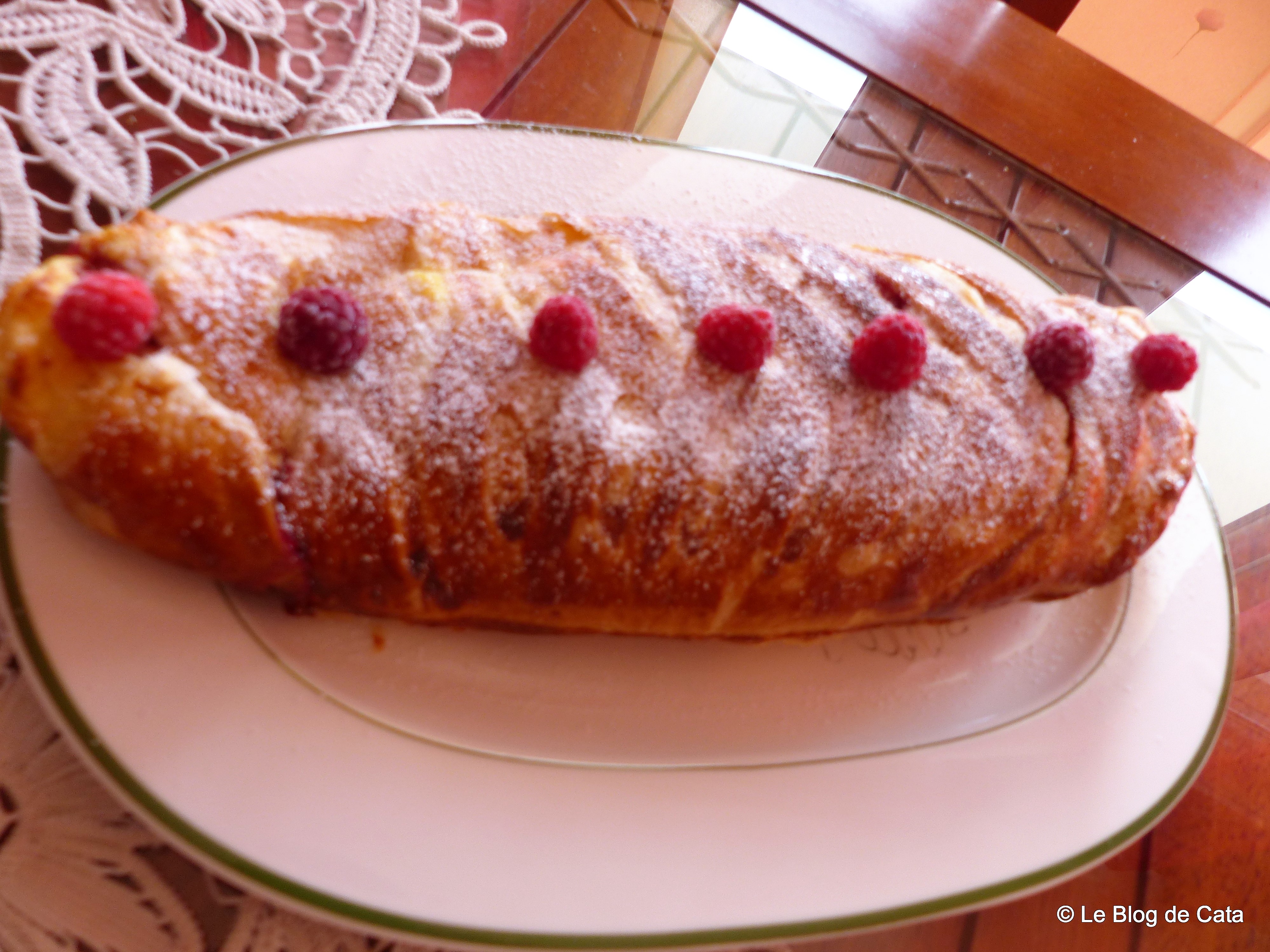 Desert strudel cu branza si zmeura