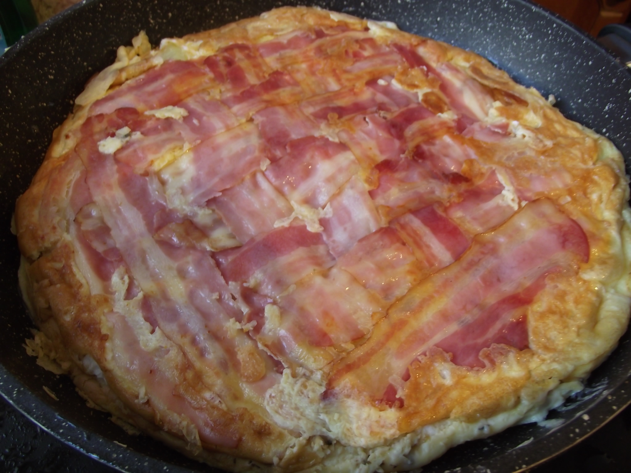 Aperitiv tortilla cu cartofi si bacon