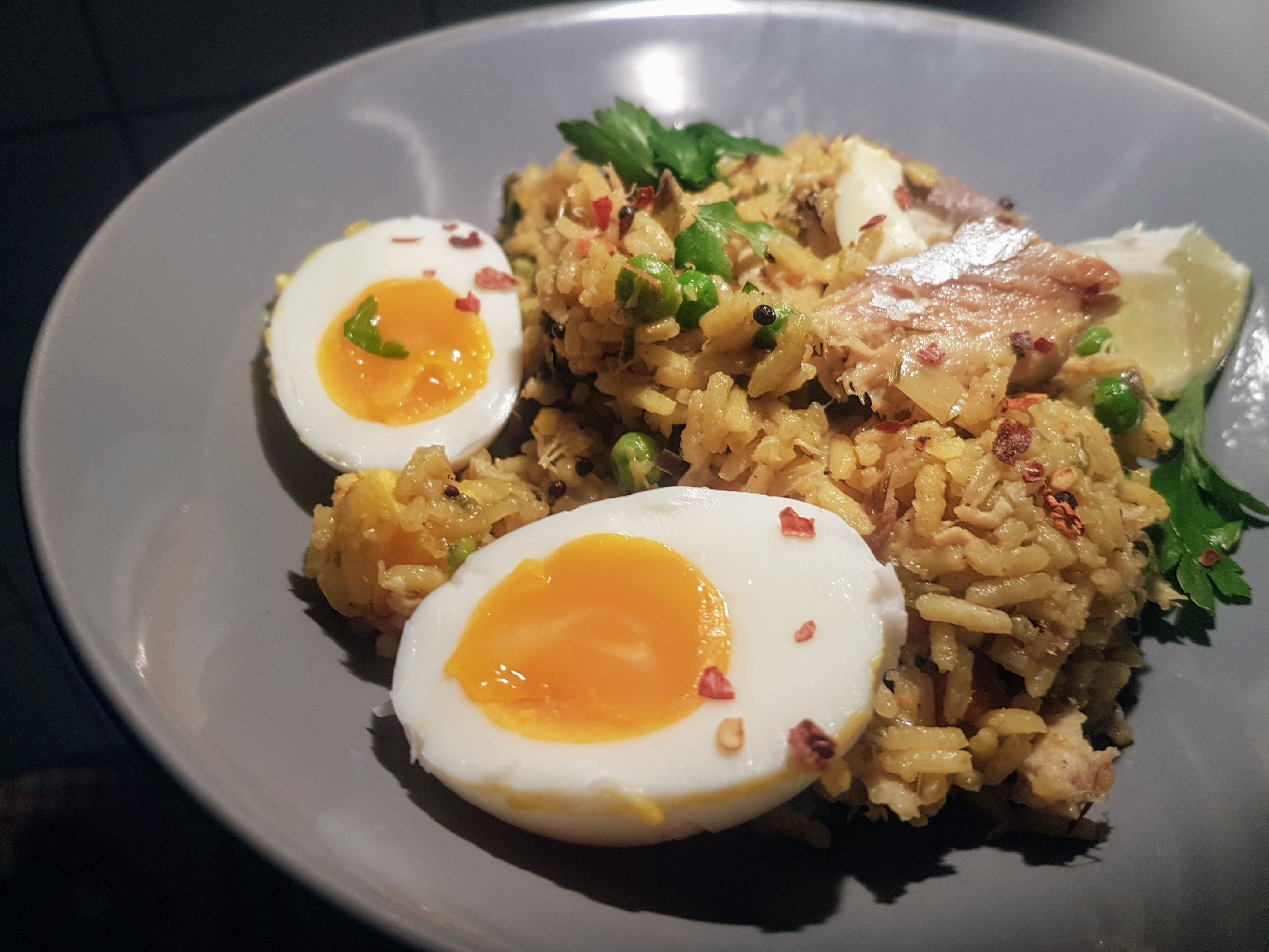 Kedgeree cu macrou afumat si oua fierte moi