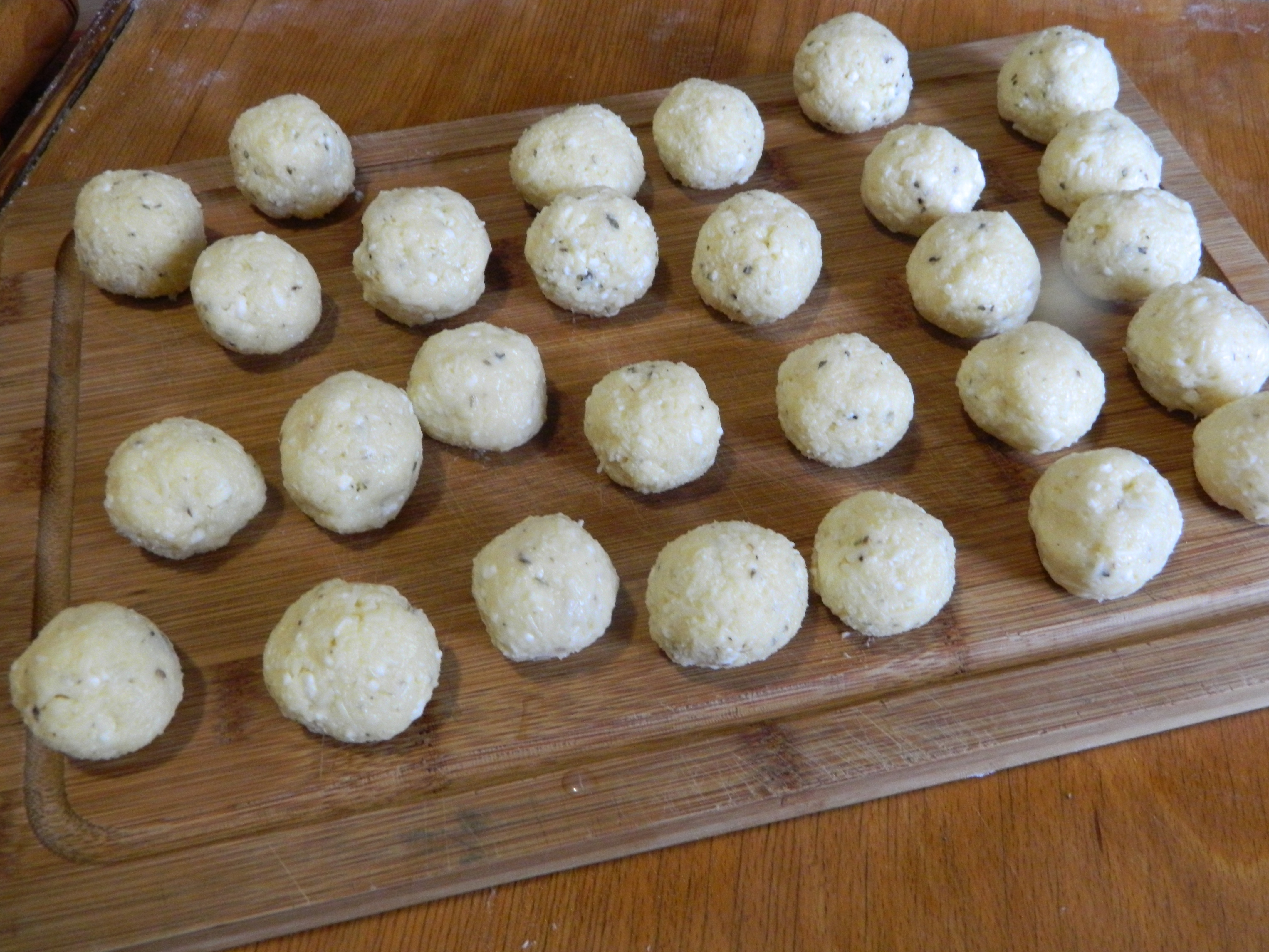 Aperitiv bulete de cascaval cu oregano