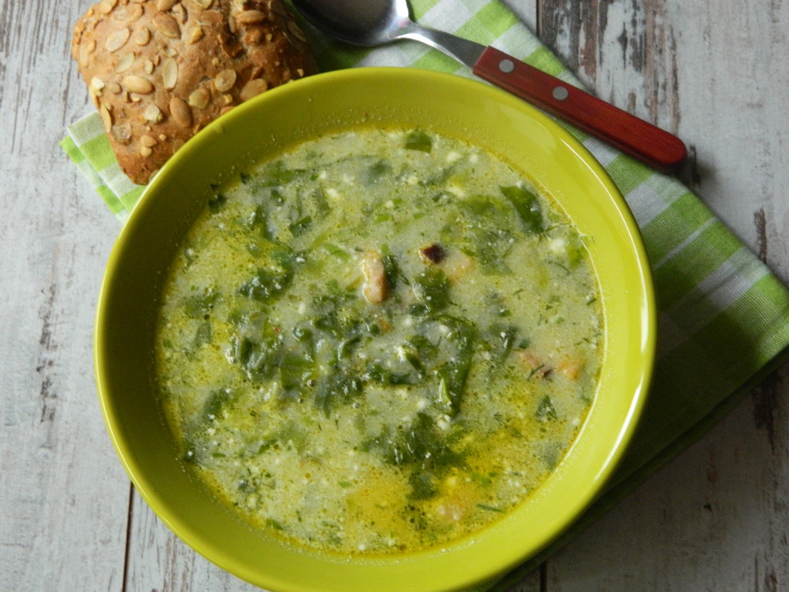 Ciorba de salata verde cu sunculita taraneasca