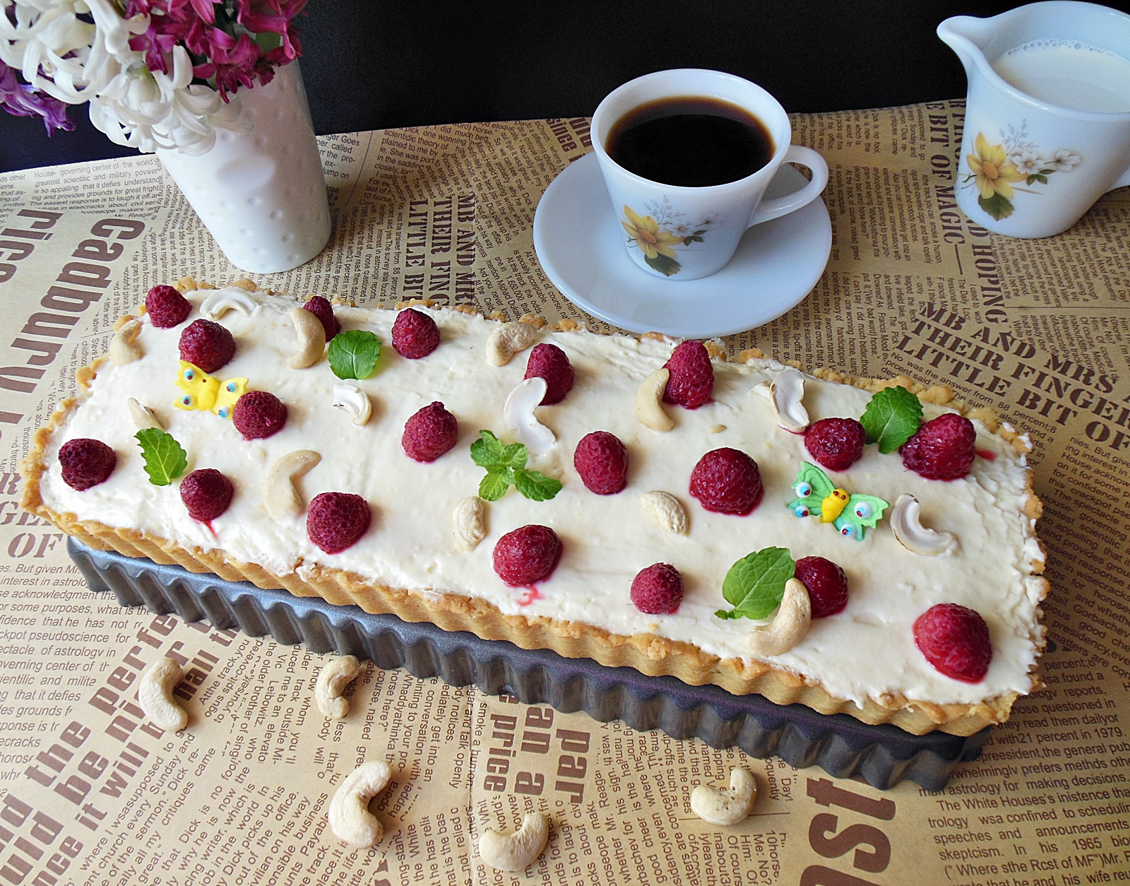 Desert tarta cu crema cu lapte de cocos, caju si zmeura