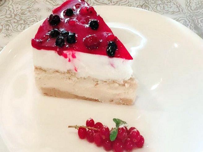 Desert Martini cheesecake cu fructe de padure