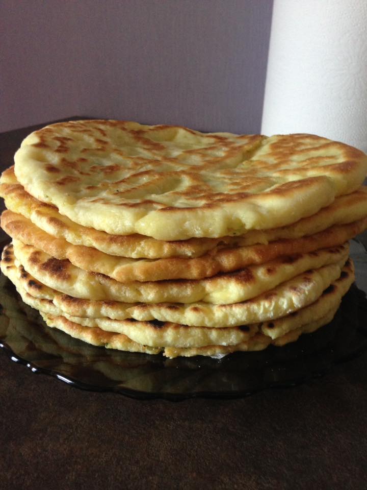 Aperitiv placinte cu faina fara gluten cu branza si marar