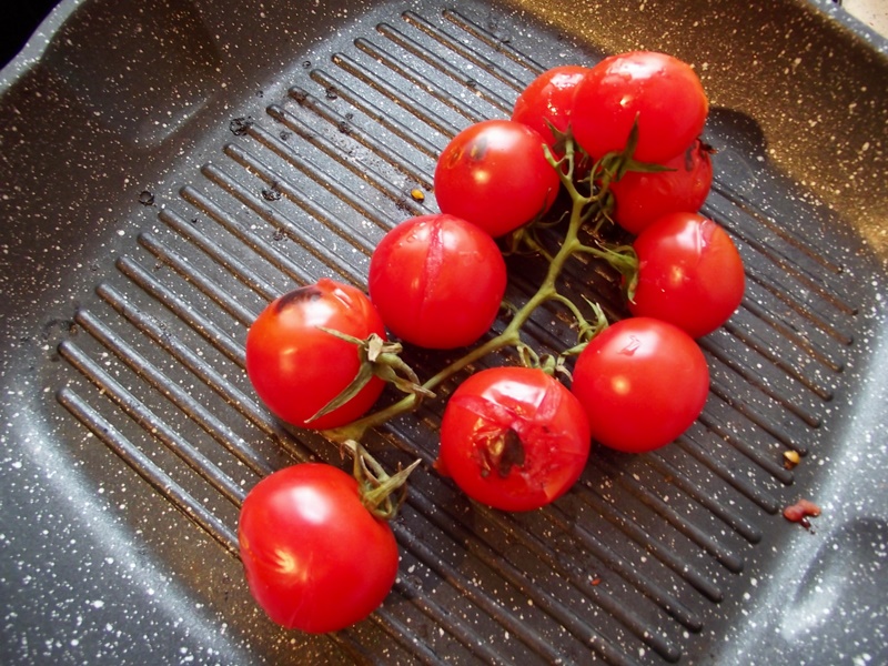 Legume la grill cu sos de branzeturi si crutoane aromate