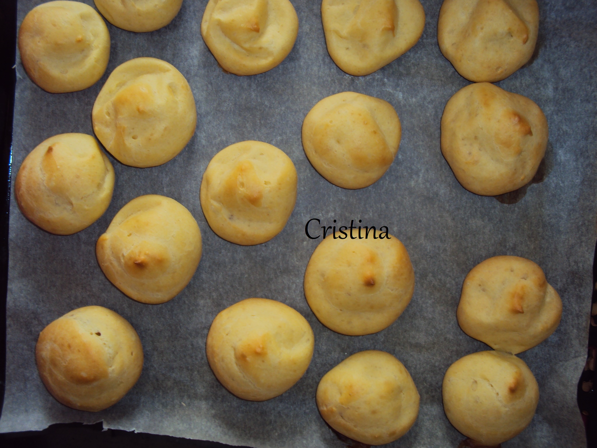 Desert choux a la creme cu struguri