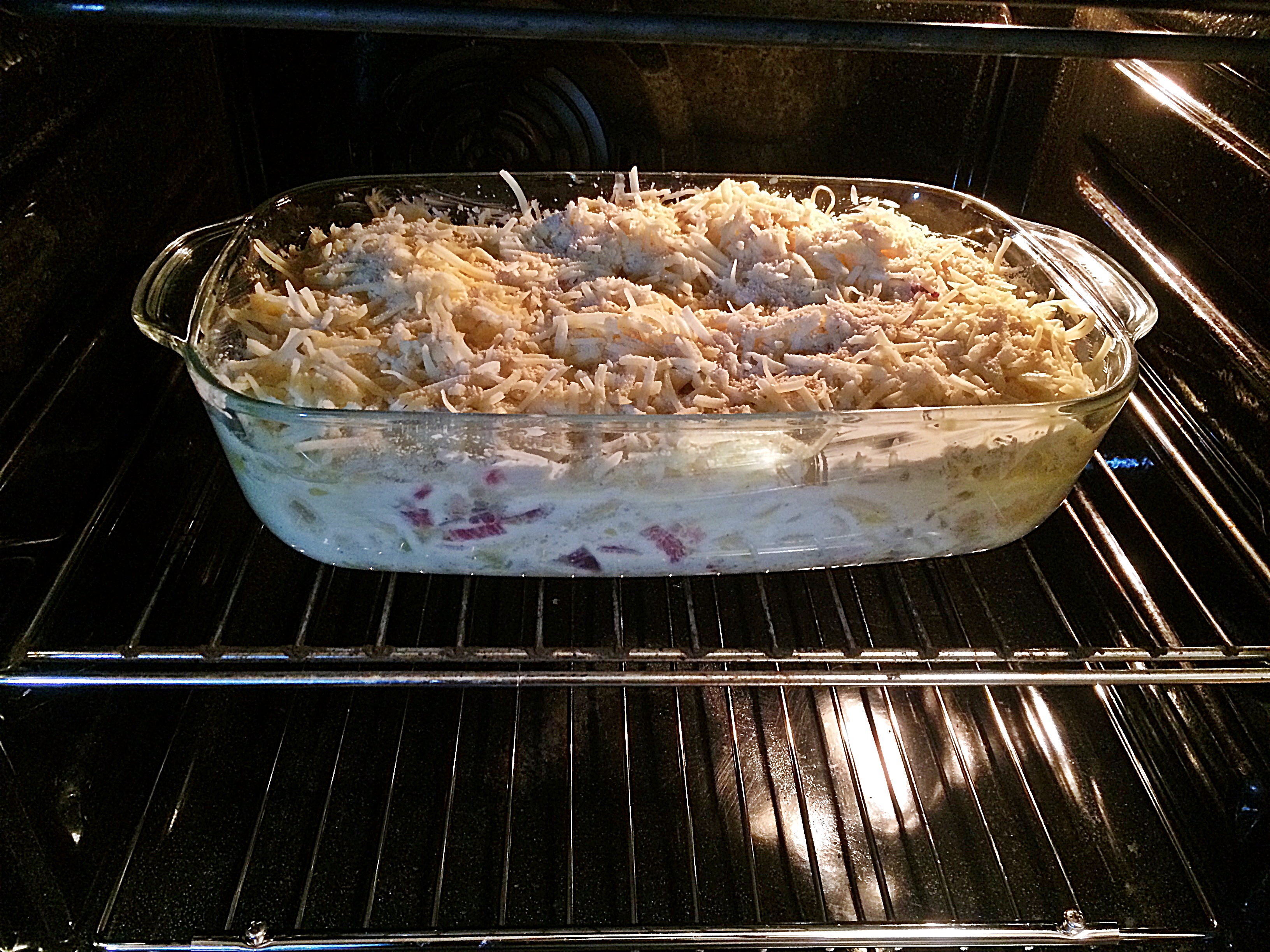 Paste gratinate cu pui, dovlecei si bacon