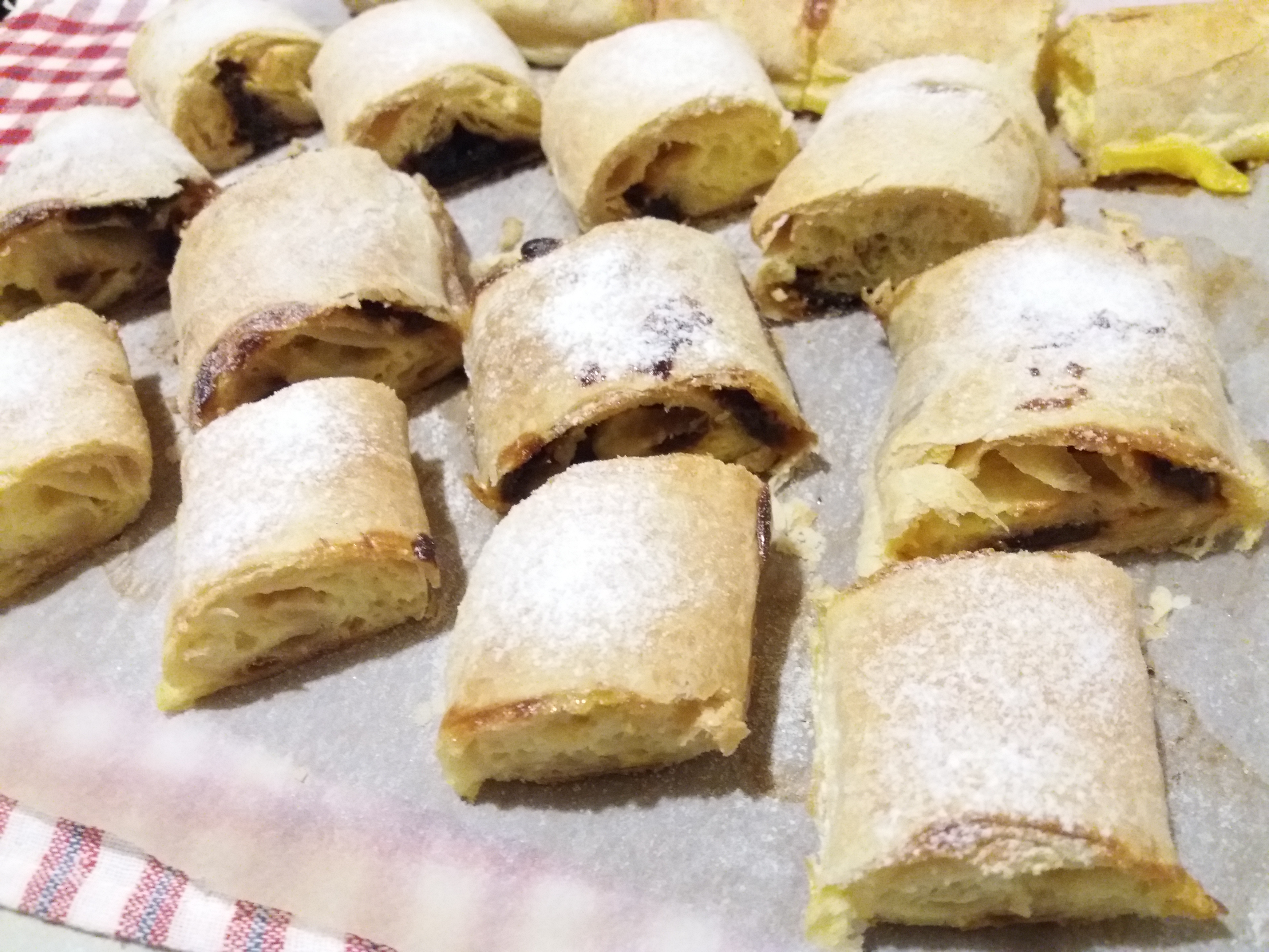 Desert strudel cu branza si visine