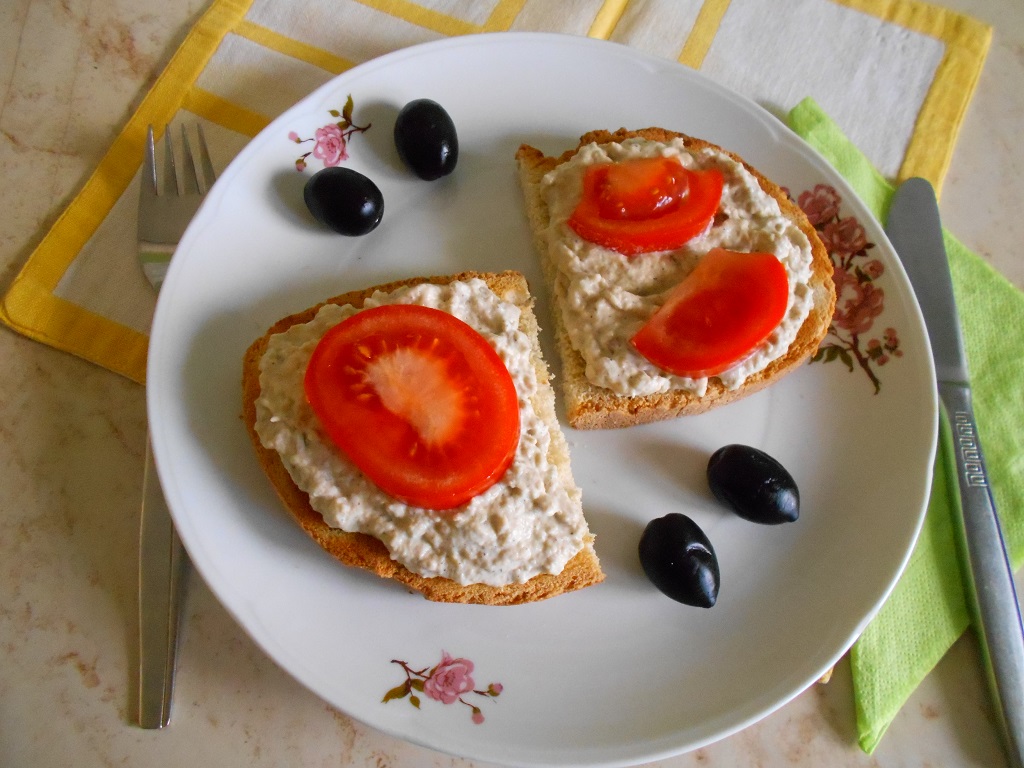 Salata de vinete, cu smantana si plante aromatice