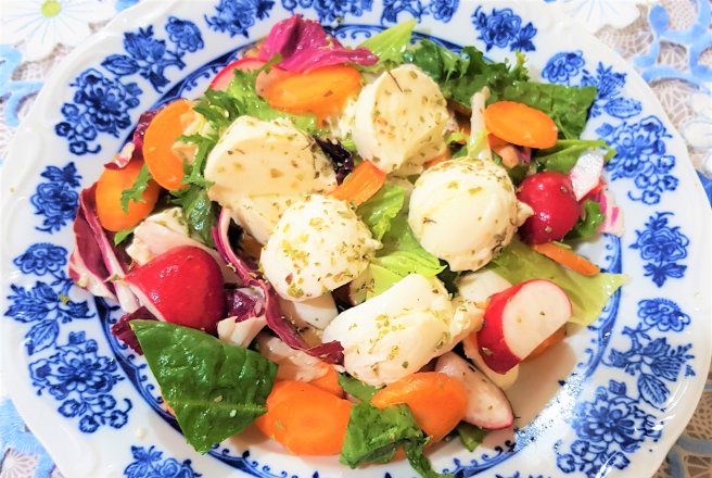 Salata cu mozzarella- bocconcini