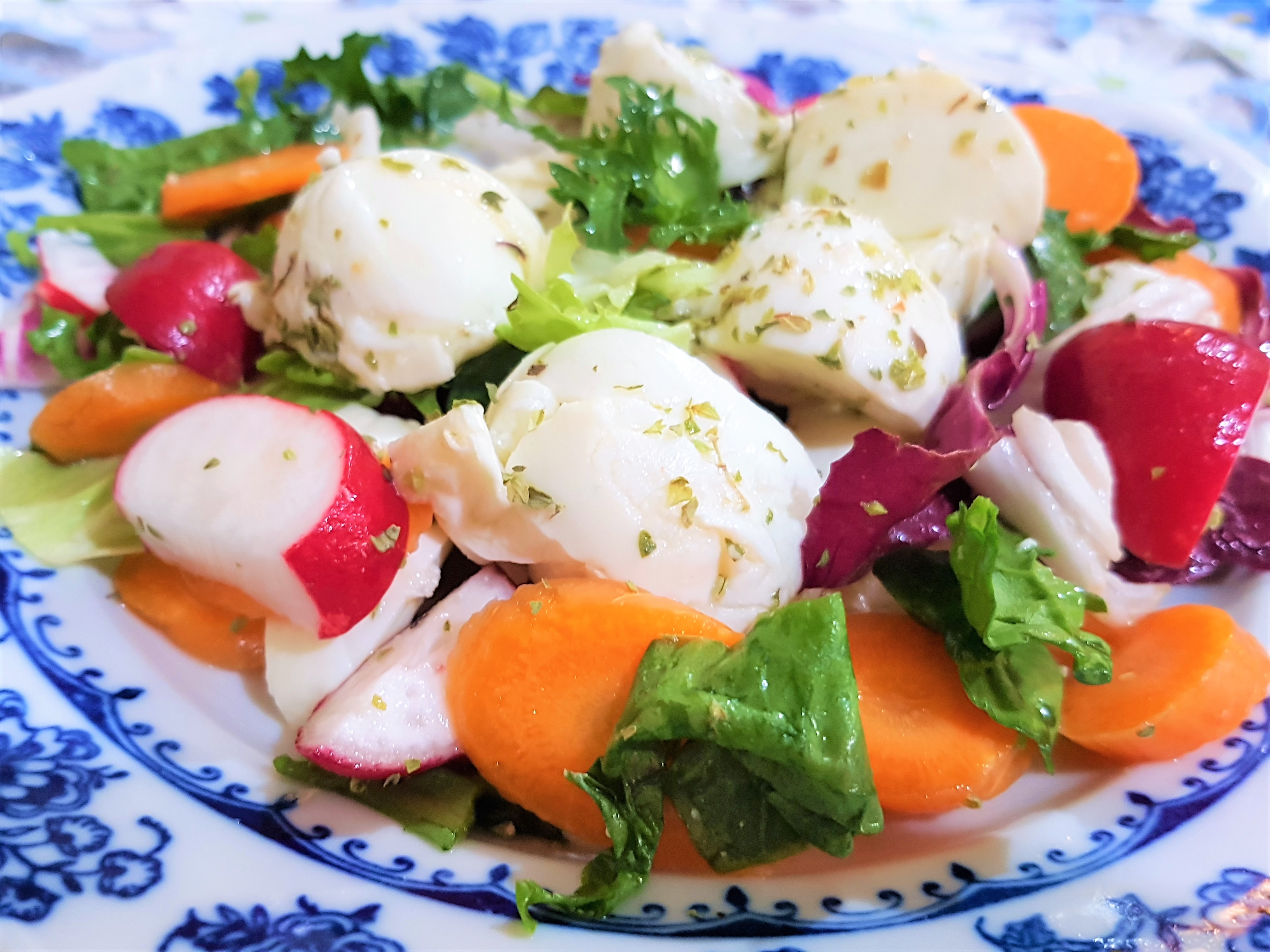 Salata cu mozzarella- bocconcini