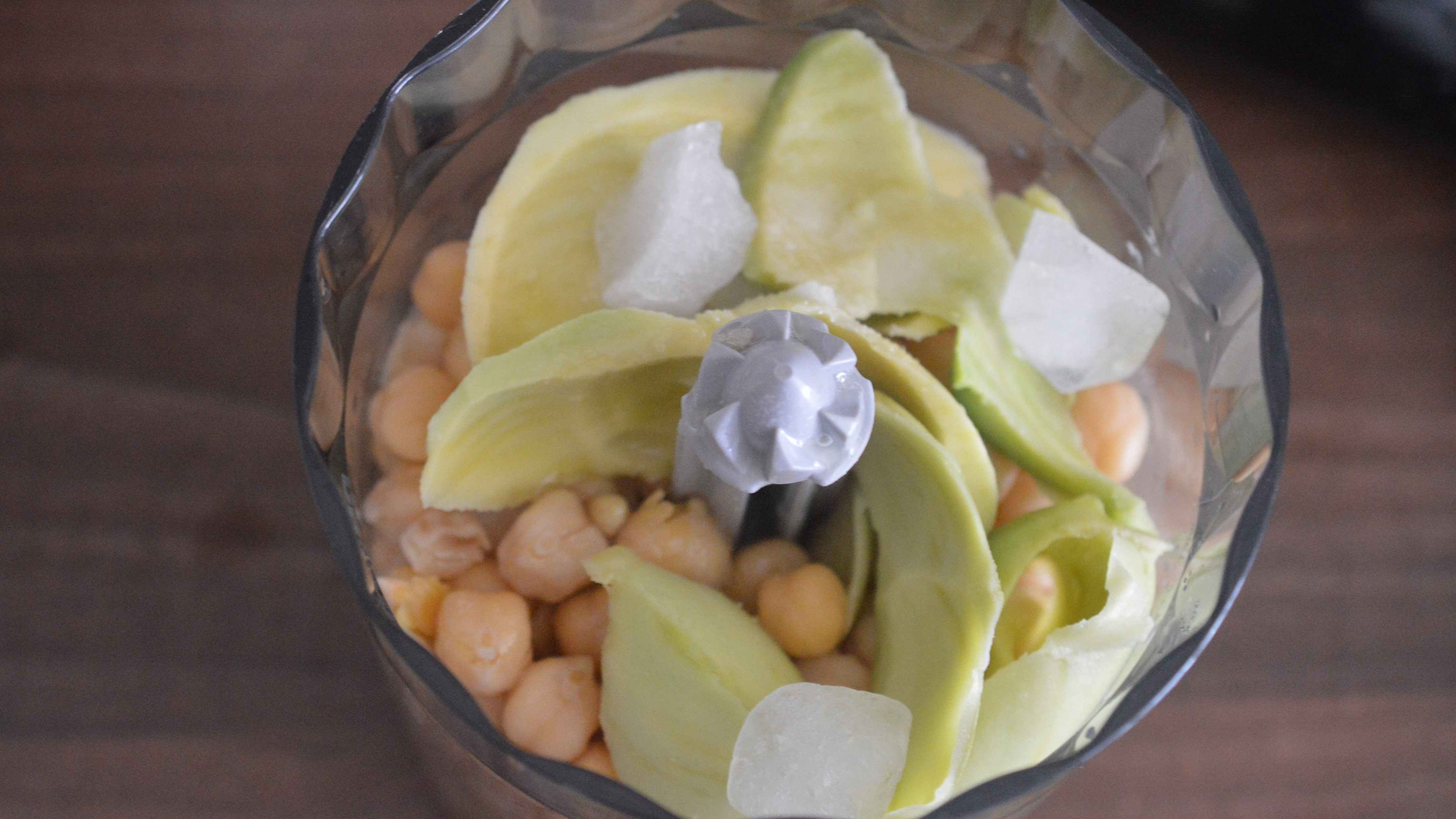Humus cu avocado pregatit la Multicooker-ul Crock-Pot Express cu gatire sub presiune