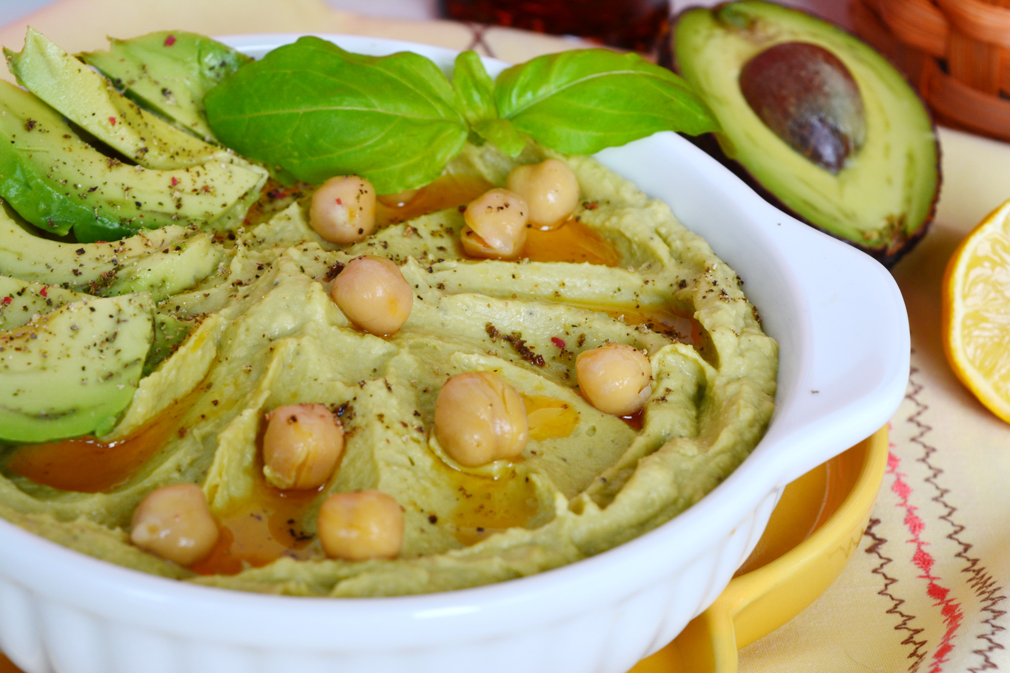 Humus cu avocado