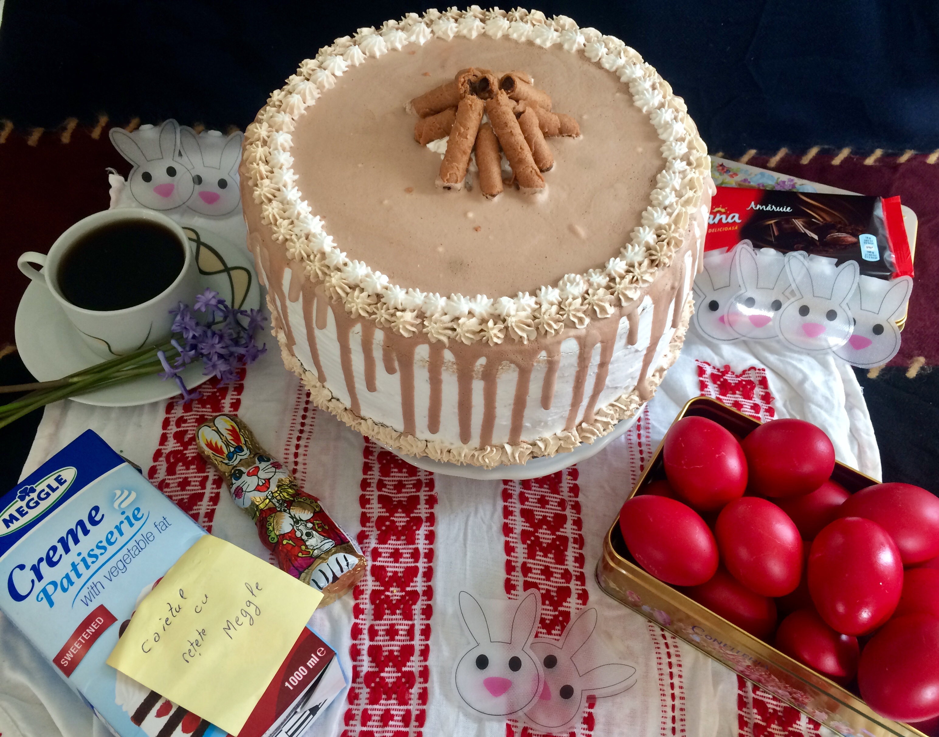 Desert tort cu mousse de cafea si napolitane