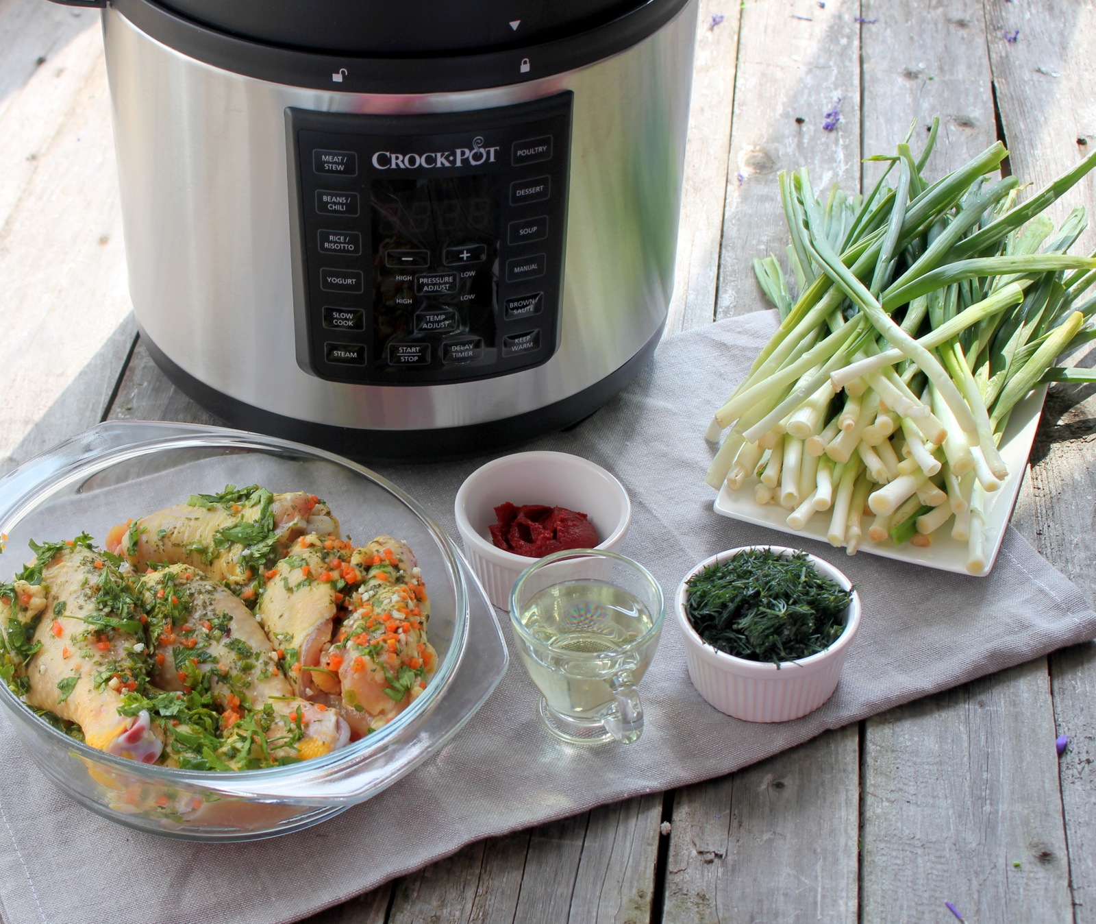 Stufat de pui la Multicooker-ul Crock-Pot Express cu gatire sub presiune