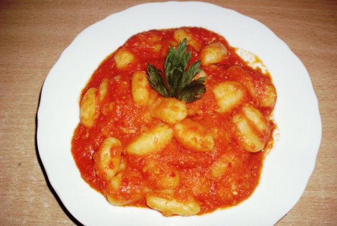 Gnocchi cu sos de rosii