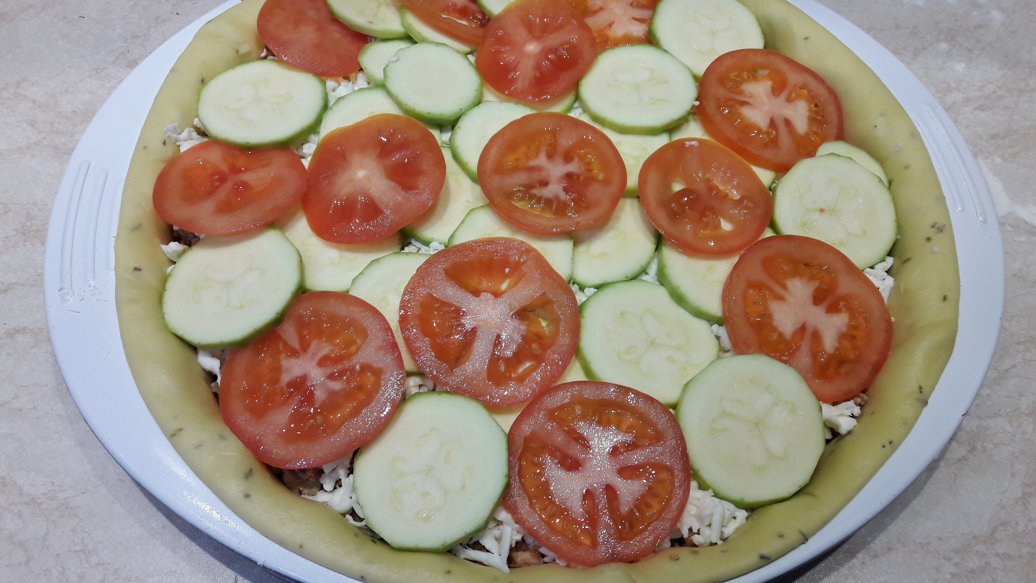 Tarta cu carne tocata, mozzarella si legume