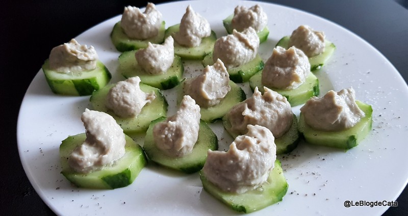 Aperitiv castravete cu salata de vinete si carnat la cuptor cu feta