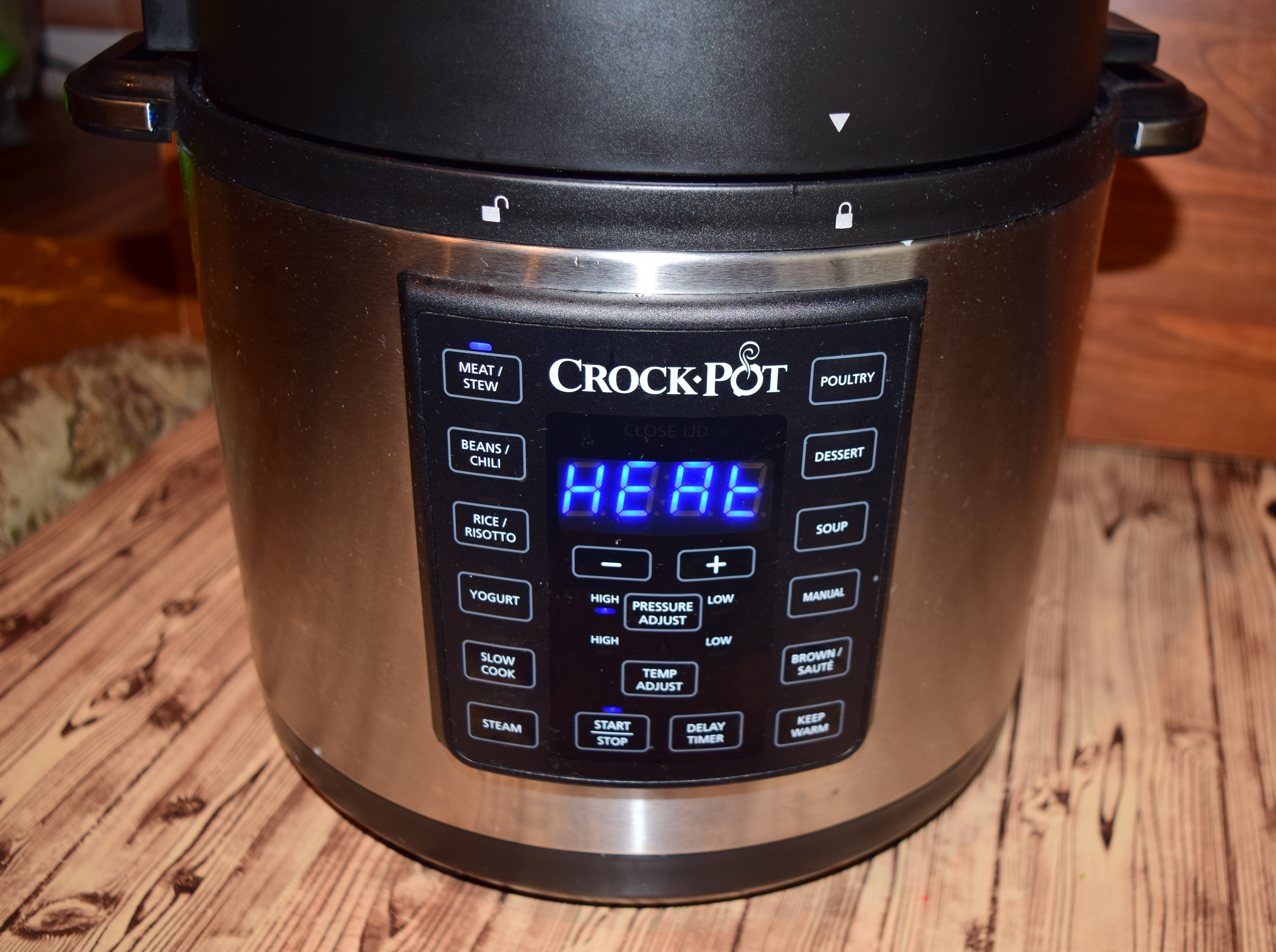 Stufat de iepure la Multicooker Crock-Pot Express cu gatire sub presiune