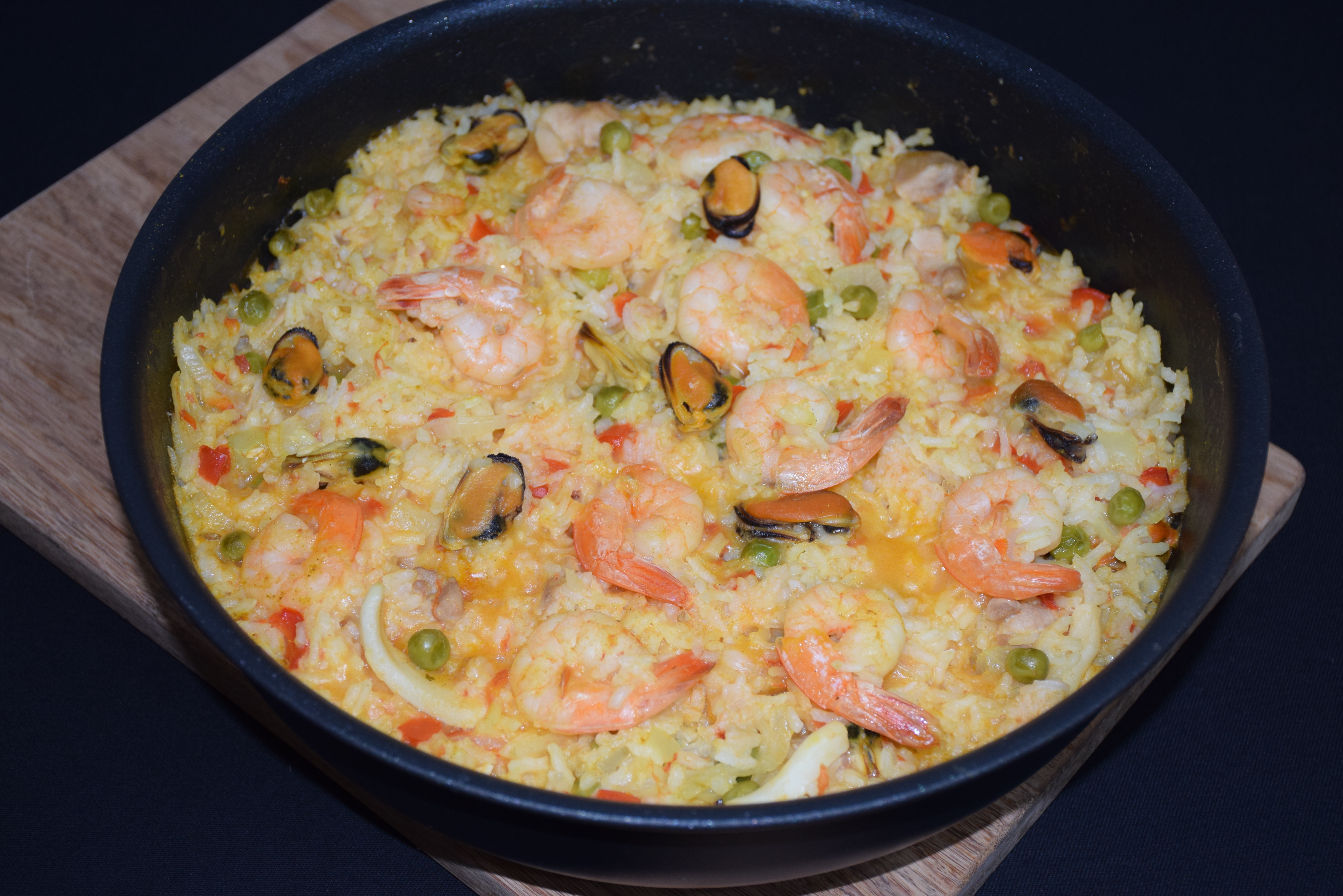 Paella cu fructe de mare