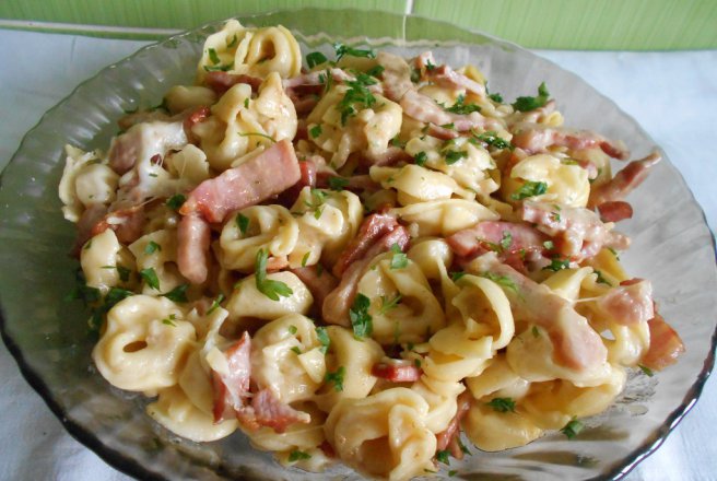 Tortellini cu sunca, smantana si cașcaval