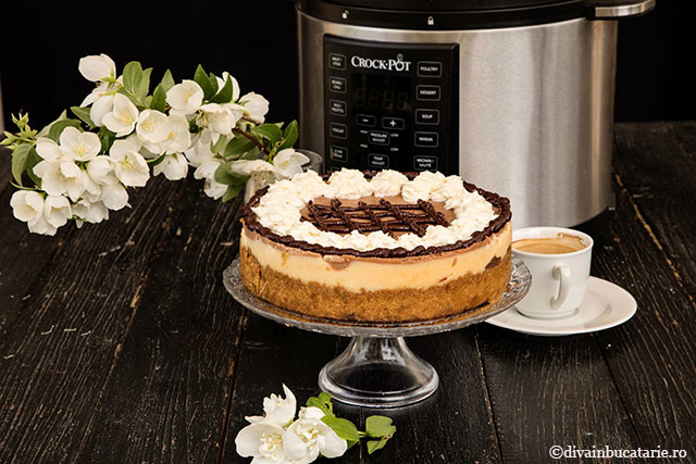 Cheesecake cu ciocolata in trei culori la Multicooker-ul Crock-Pot Express cu gatire sub presiune