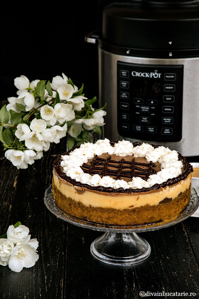 Cheesecake cu ciocolata in trei culori la Multicooker-ul Crock-Pot Express cu gatire sub presiune