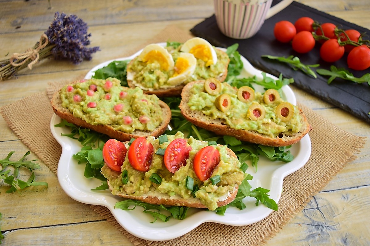 Avocado toast - 4 combinatii de mic dejun sanatos