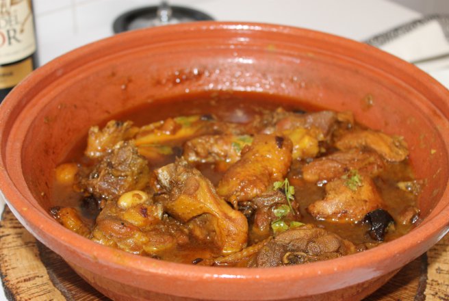 Tajine de pui cu prune si caise uscate