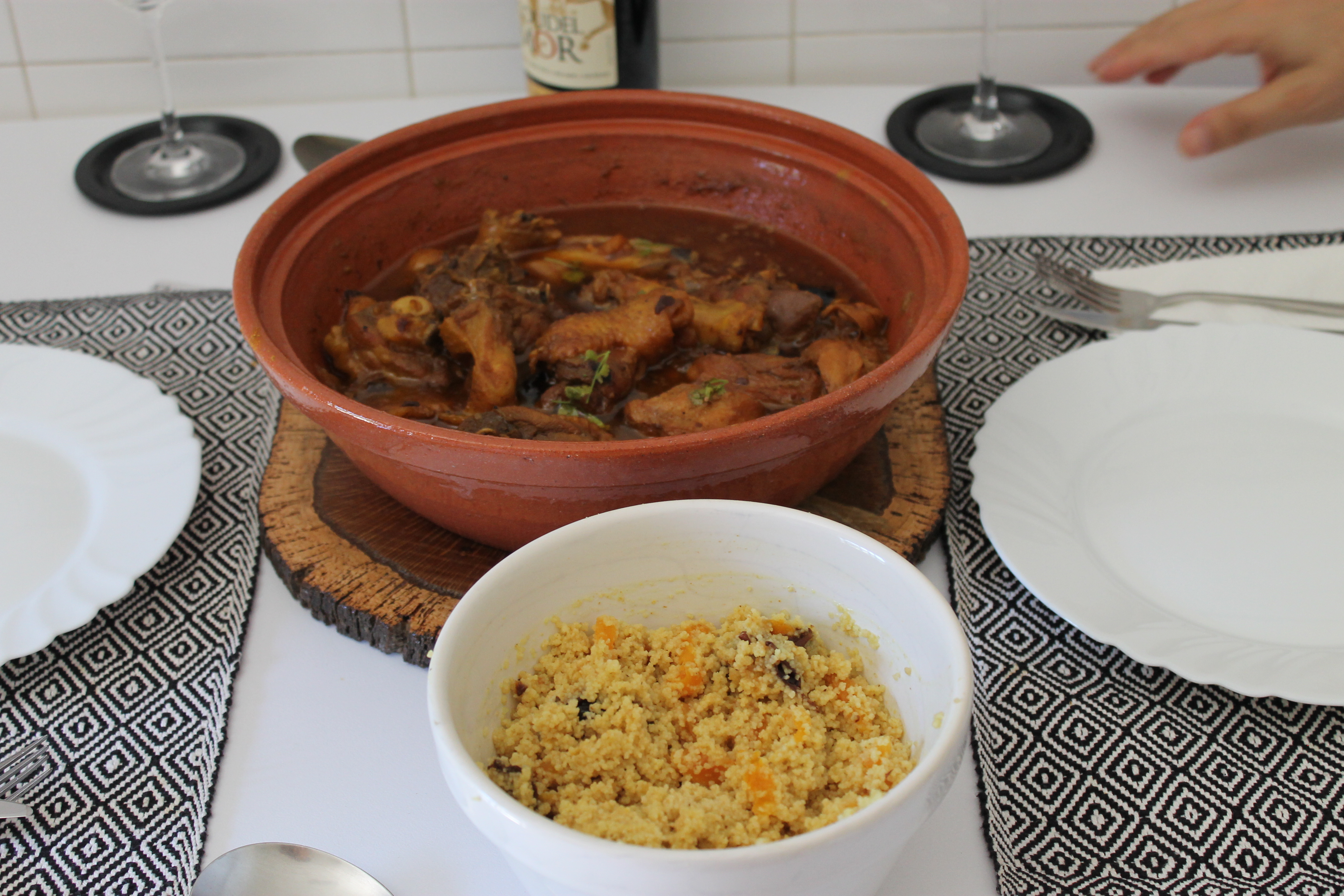 Tajine de pui cu prune si caise uscate