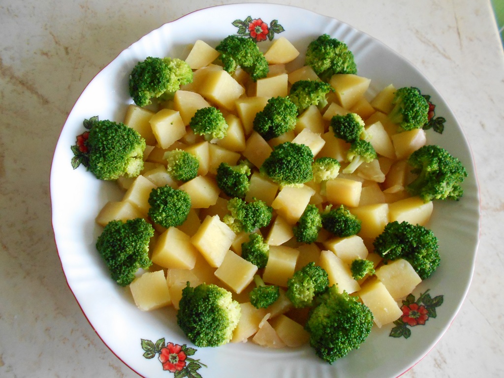 Salata de broccoli si cartofi