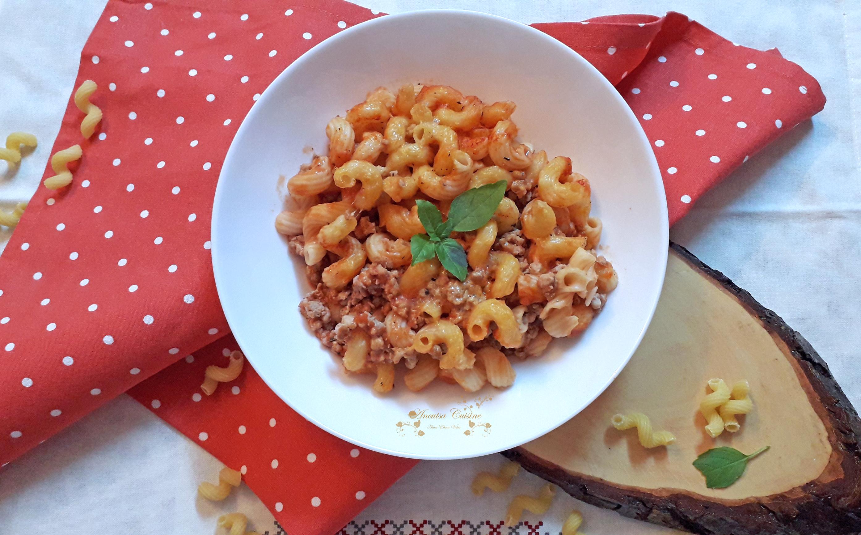 Melcisori cu carne si sos cu busuioc si oregano