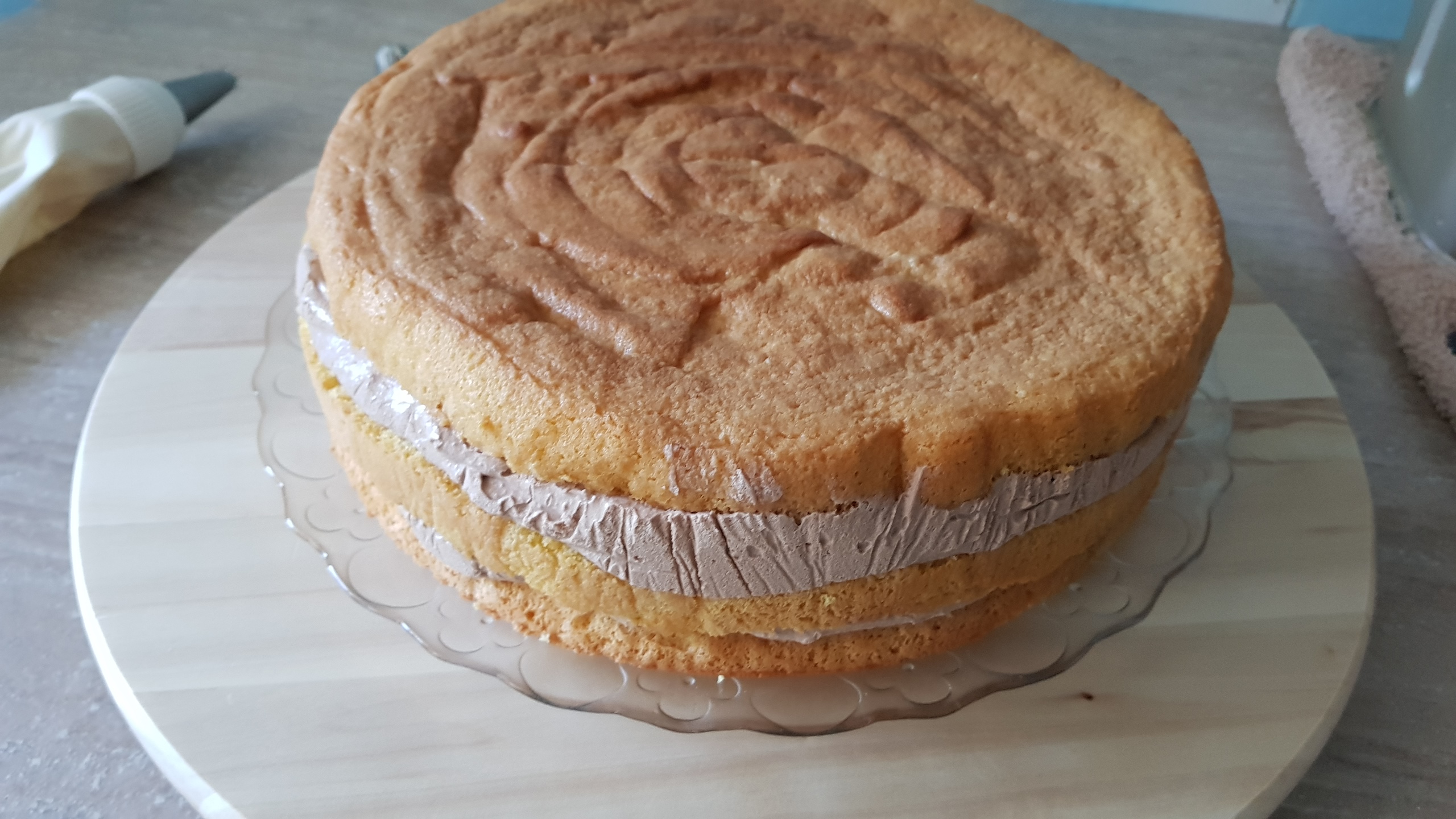 Desert tort cu crema bavareza de ciocolata si fructe de padure