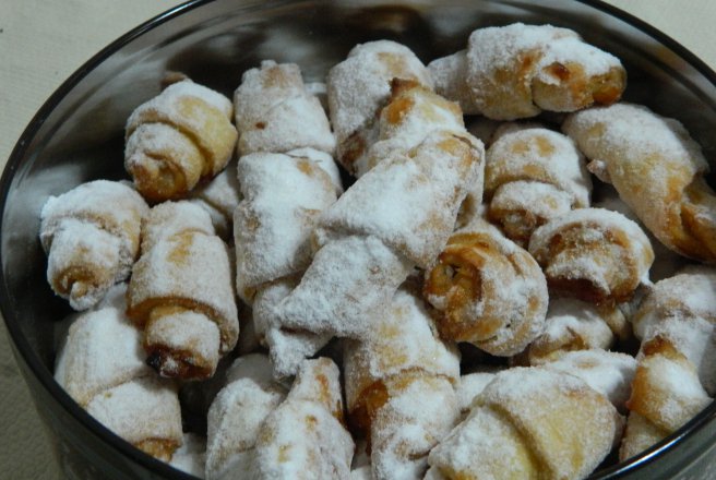 Desert cornulete cu branza, gem de portocale, nuca de cocos si merisoare